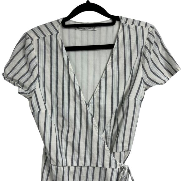 Abercrombie & Fitch Wrapped Dress size Small Striped - Picture 2 of 8